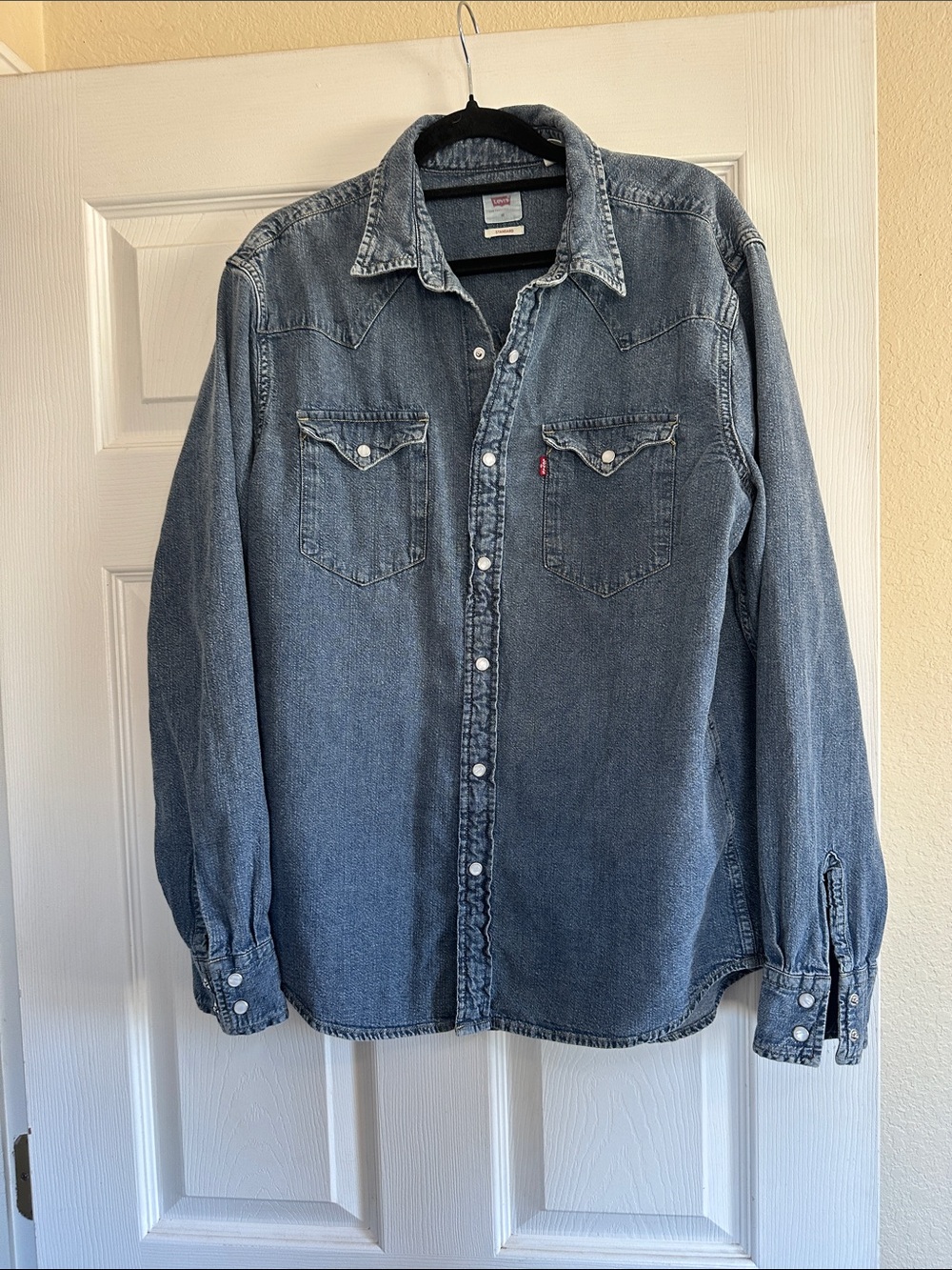 Levi's Men's Light Blue Denim Button-Down Shirt